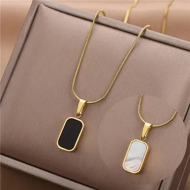 Antitarnish 18K Gold Plated Double Sided Gold Necklace With Black And White Pendant Pearly Palace