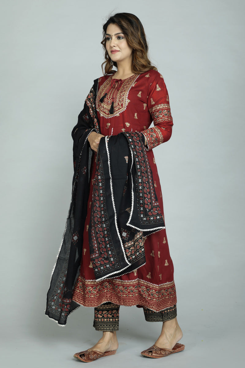 Women V.R Kurta Pant Dupatta Set