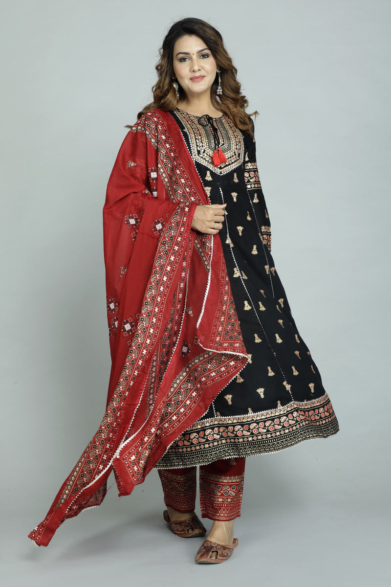 Women V.R Kurta Pant Dupatta Set