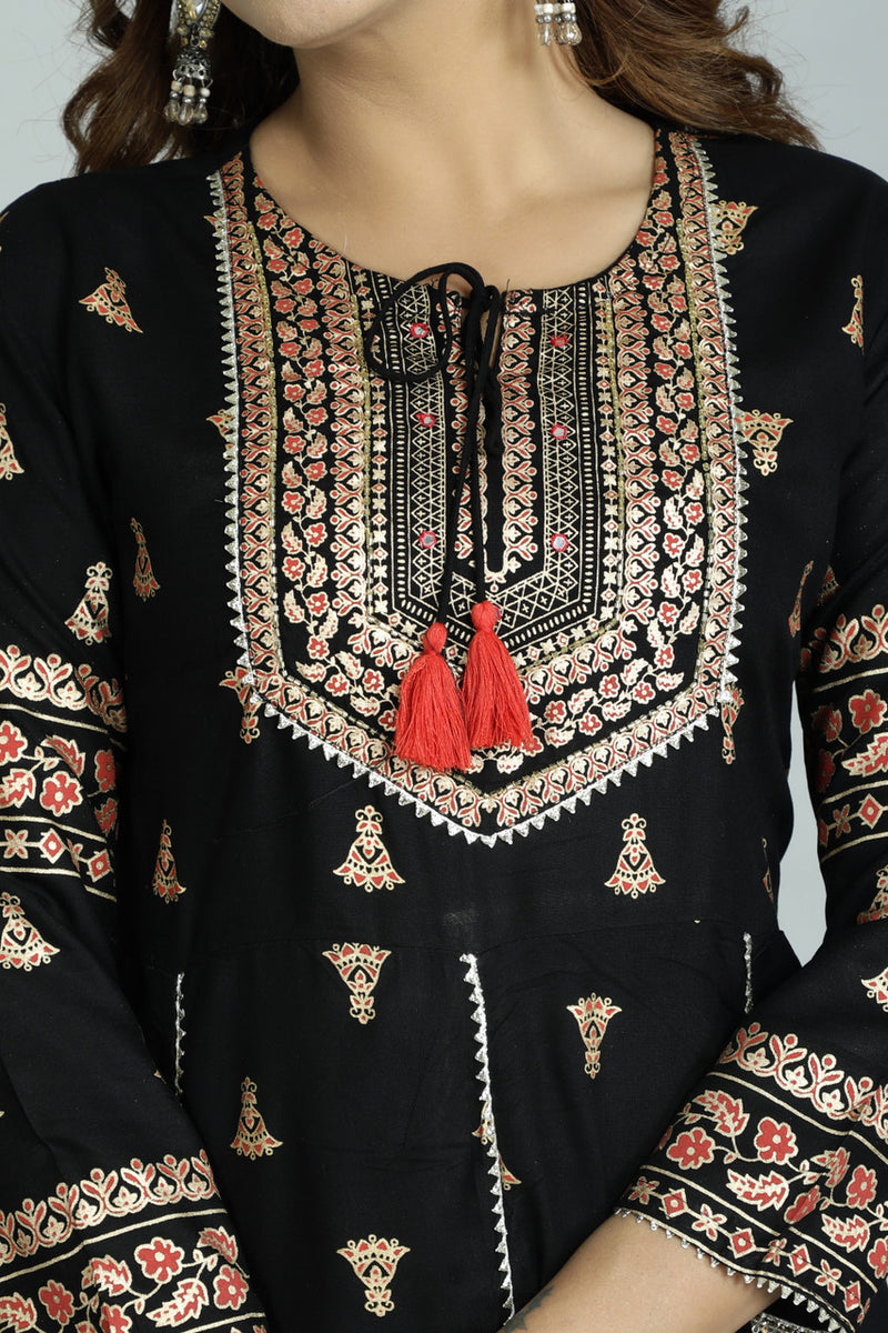 Women V.R Kurta Pant Dupatta Set