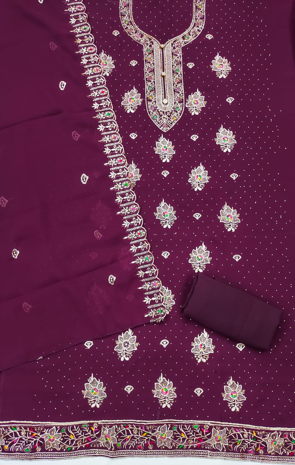 Embroidered Suit Set with Zari & Diamond Work