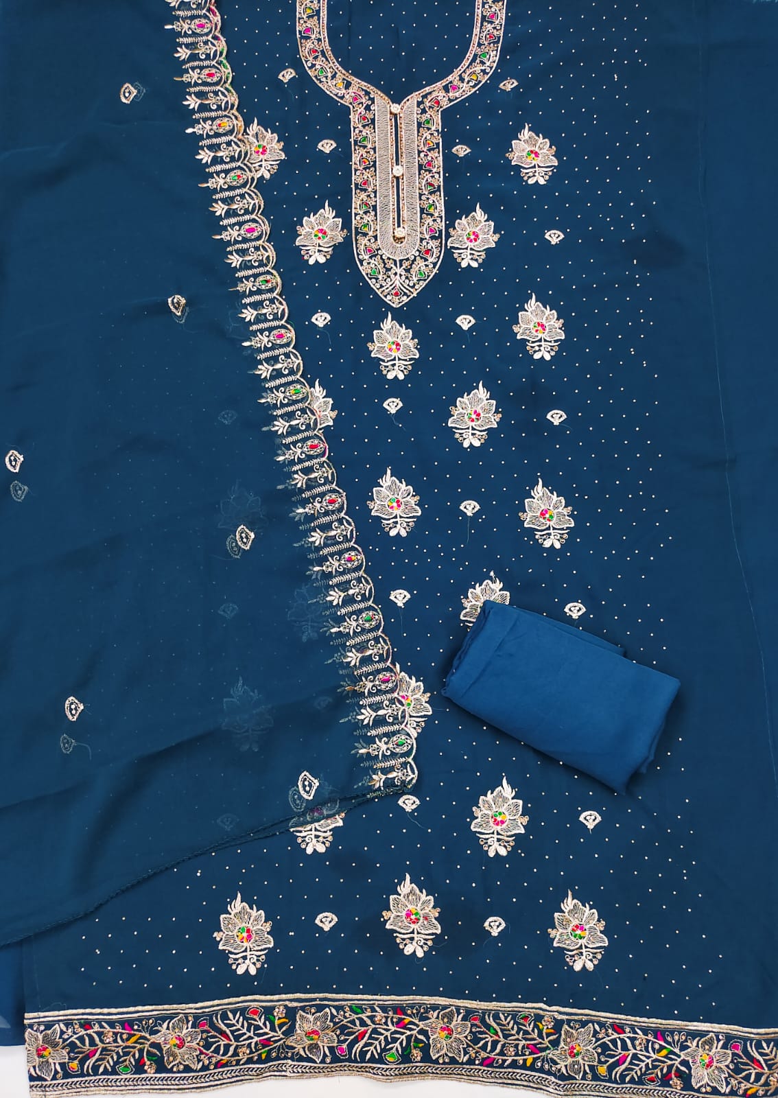 Embroidered Suit Set with Zari & Diamond Work