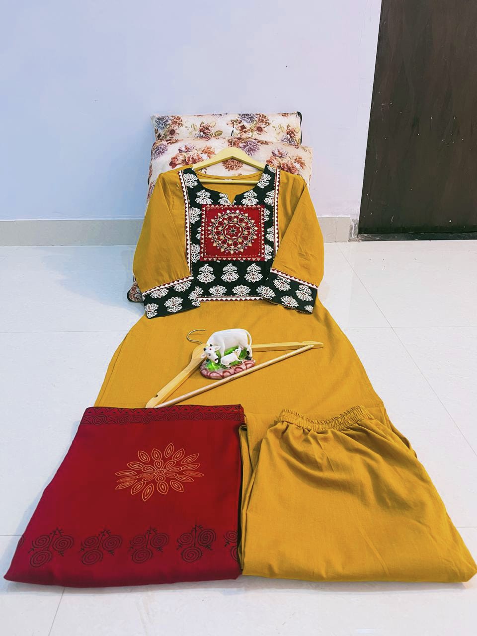 YOKE STRAIGHT KURTI PANT MALMAL DUPATTA ARRIVAL KF