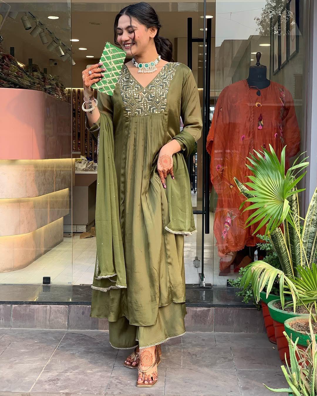 Chinon Embroidered Suit Set – AL