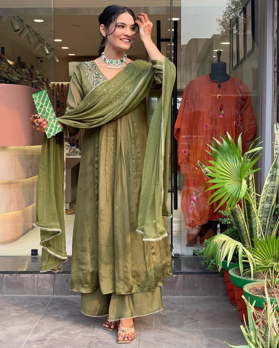 Chinon Embroidered Suit Set – AL